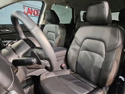 Used 2025 Nissan Pathfinder SL w/ Cargo Package image 24