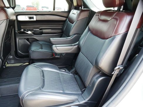 Used 2024 Ford Explorer Platinum w/ Technology Package AWD/4WD image 17