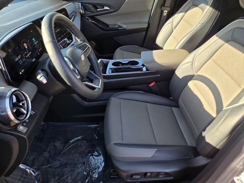 Used 2025 Chevrolet Equinox LT w/ Convenience Package II FWD image 10