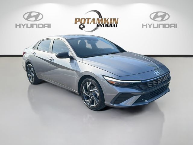 Certified 2025 Hyundai Elantra Sport FWD image 3