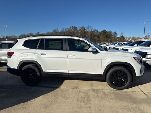 New 2026 Volkswagen Atlas SE FWD image 4