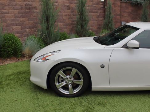 Used 2009 Nissan 370Z Touring RWD image 33