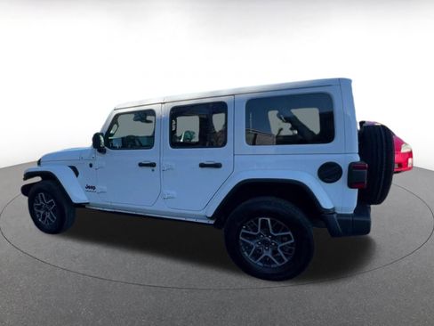 Used 2025 Jeep Wrangler Sahara image 10