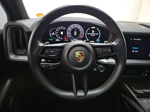 Used 2024 Porsche Cayenne w/ Premium Package AWD/4WD image 13