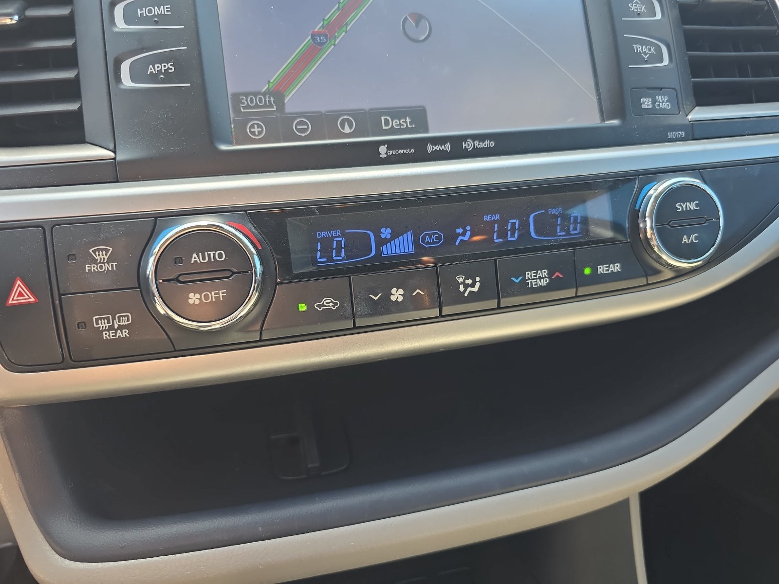 Used 2017 Toyota Highlander XLE FWD image 21