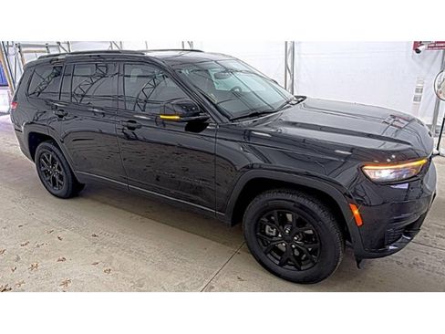 Used 2024 Jeep Grand Cherokee L Altitude image 3