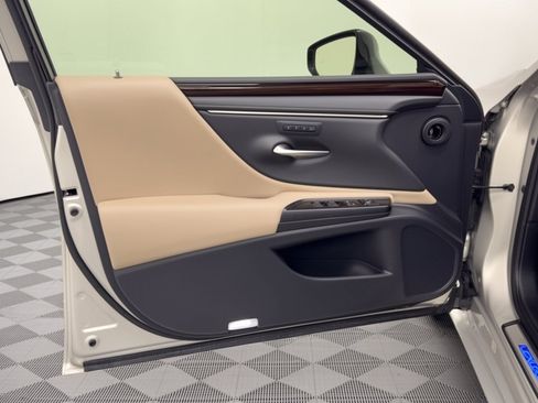Used 2019 Lexus ES 300h w/ Premium Package FWD image 14