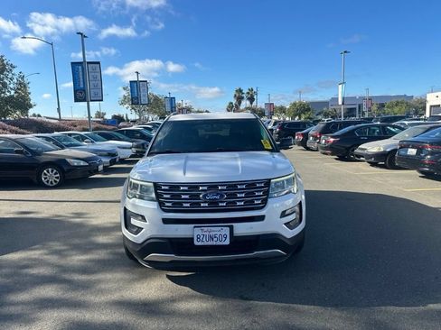 Used 2017 Ford Explorer XLT w/ Equipment Group 202A FWD image 1