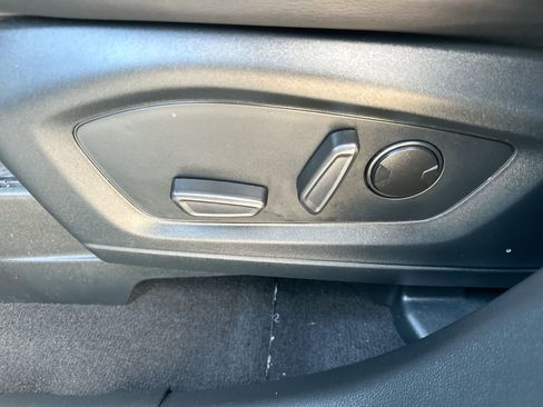 Used 2024 Ford Explorer XLT w/ Equipment Group 202A image 12