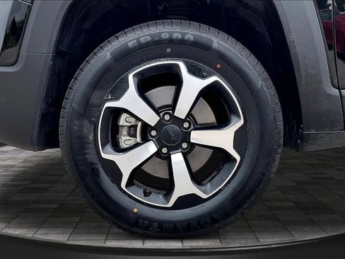 Used 2022 Jeep Renegade Trailhawk w/ Sun/Sound Group AWD/4WD image 8