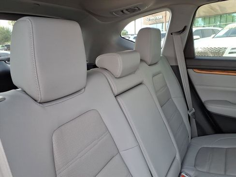 Used 2019 Honda CR-V Touring image 14