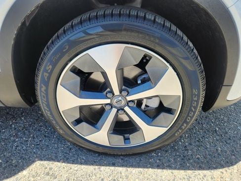 Certified 2023 Volvo XC40 B5 Plus w/ Protection Package Premier AWD/4WD image 21