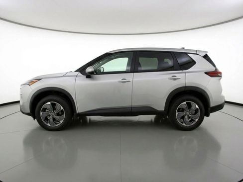 Used 2025 Nissan Rogue SV image 3