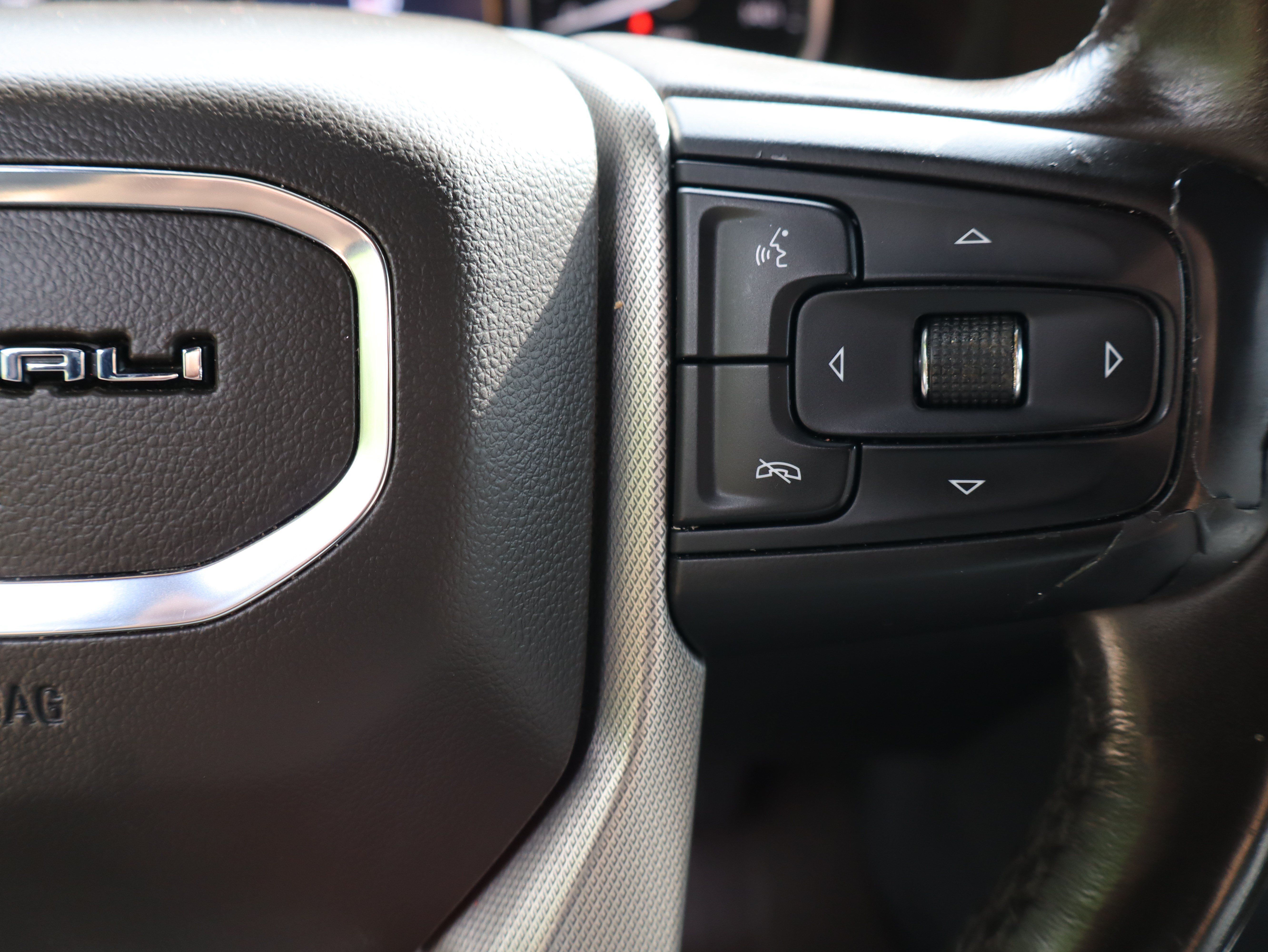 Used 2021 GMC Yukon Denali w/ Denali Premium Package RWD image 33