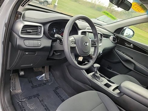 Used 2019 Kia Sorento L image 17