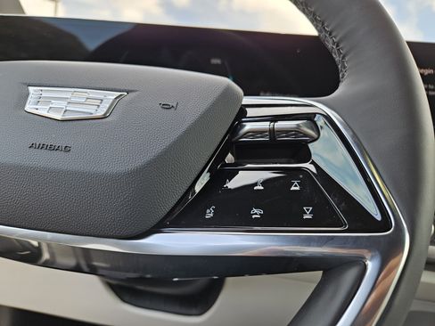 New 2026 Cadillac Vistiq Luxury w/ LPO, Floor Liner Package image 32