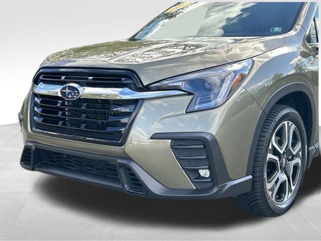Used 2025 Subaru Ascent Limited AWD/4WD image 2