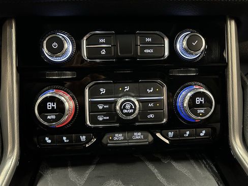 Used 2021 GMC Yukon Denali w/ Denali Premium Package image 23