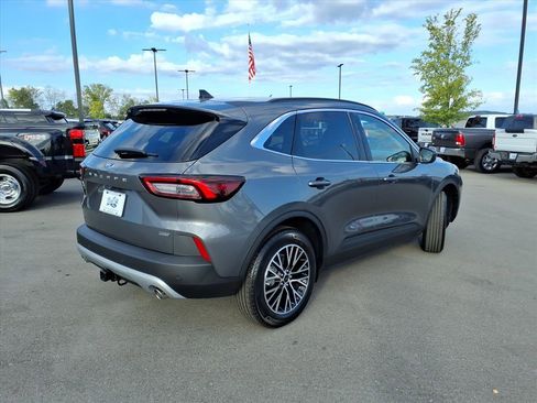 New 2026 Ford Escape SE w/ Class II Trailer Tow Package image 3