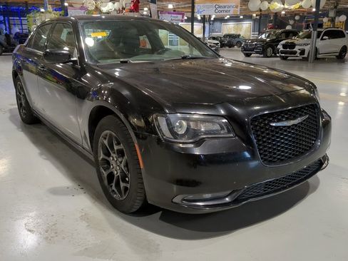 Used 2019 Chrysler 300 S image 4