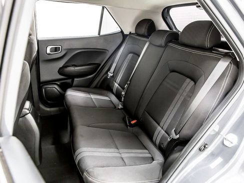 Used 2023 Hyundai Venue SEL FWD image 31