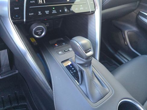 Used 2023 Toyota Venza Limited image 17