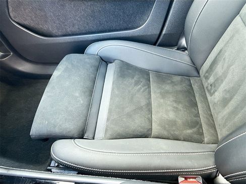 Used 2023 Volvo XC40 Recharge Plus image 22