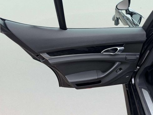 Used 2016 Porsche Panamera 4 Edition image 40