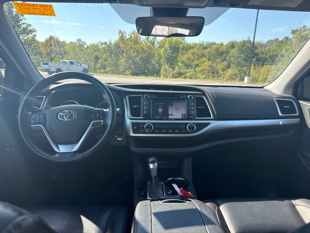 Used 2019 Toyota Highlander XLE AWD/4WD image 21