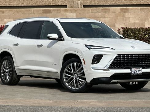Certified 2025 Buick Enclave Avenir w/ Super Cruise Package image 2