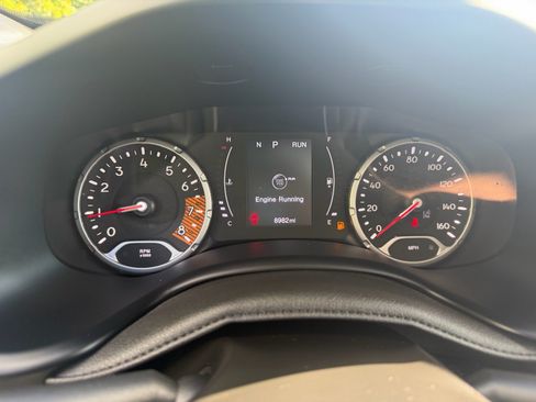 Used 2023 Jeep Renegade Latitude w/ Sun/Sound Group AWD/4WD image 33