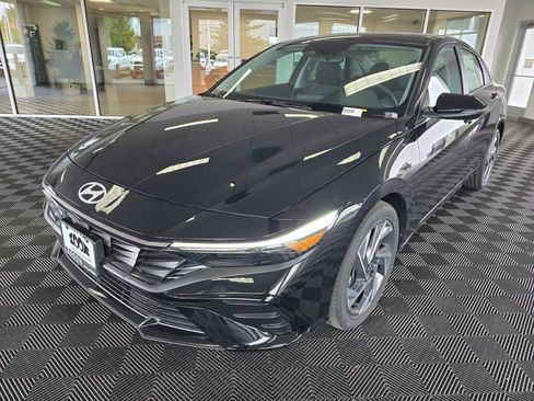 New 2026 Hyundai Elantra Limited FWD image 7