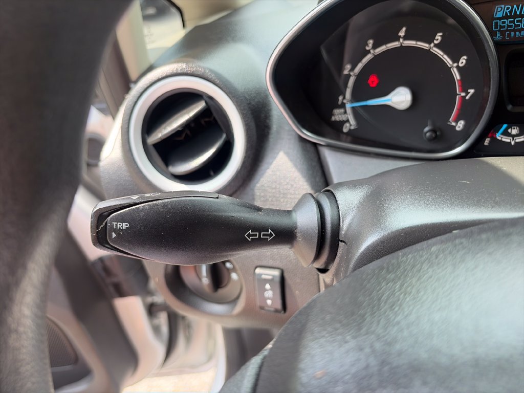 Used 2018 Ford Fiesta SE FWD image 30