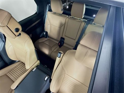 New 2026 Land Rover Discovery Dynamic SE image 14