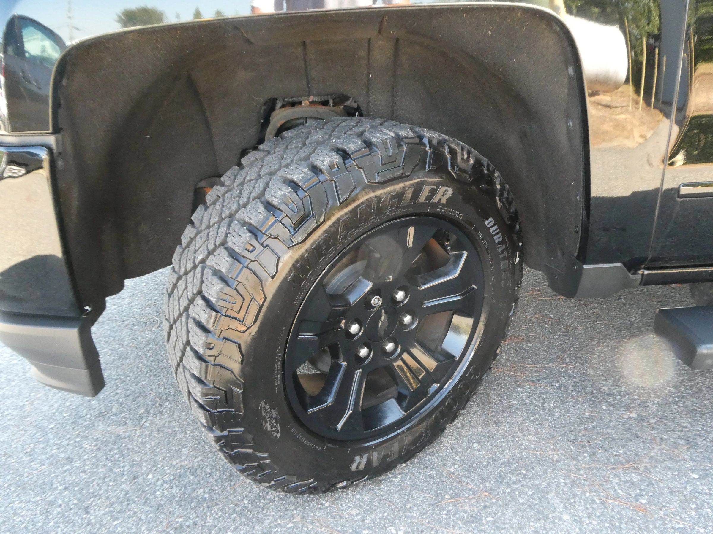 Used 2016 Chevrolet Silverado 1500 LTZ Z71 w/ LTZ Plus Package AWD/4WD image 32