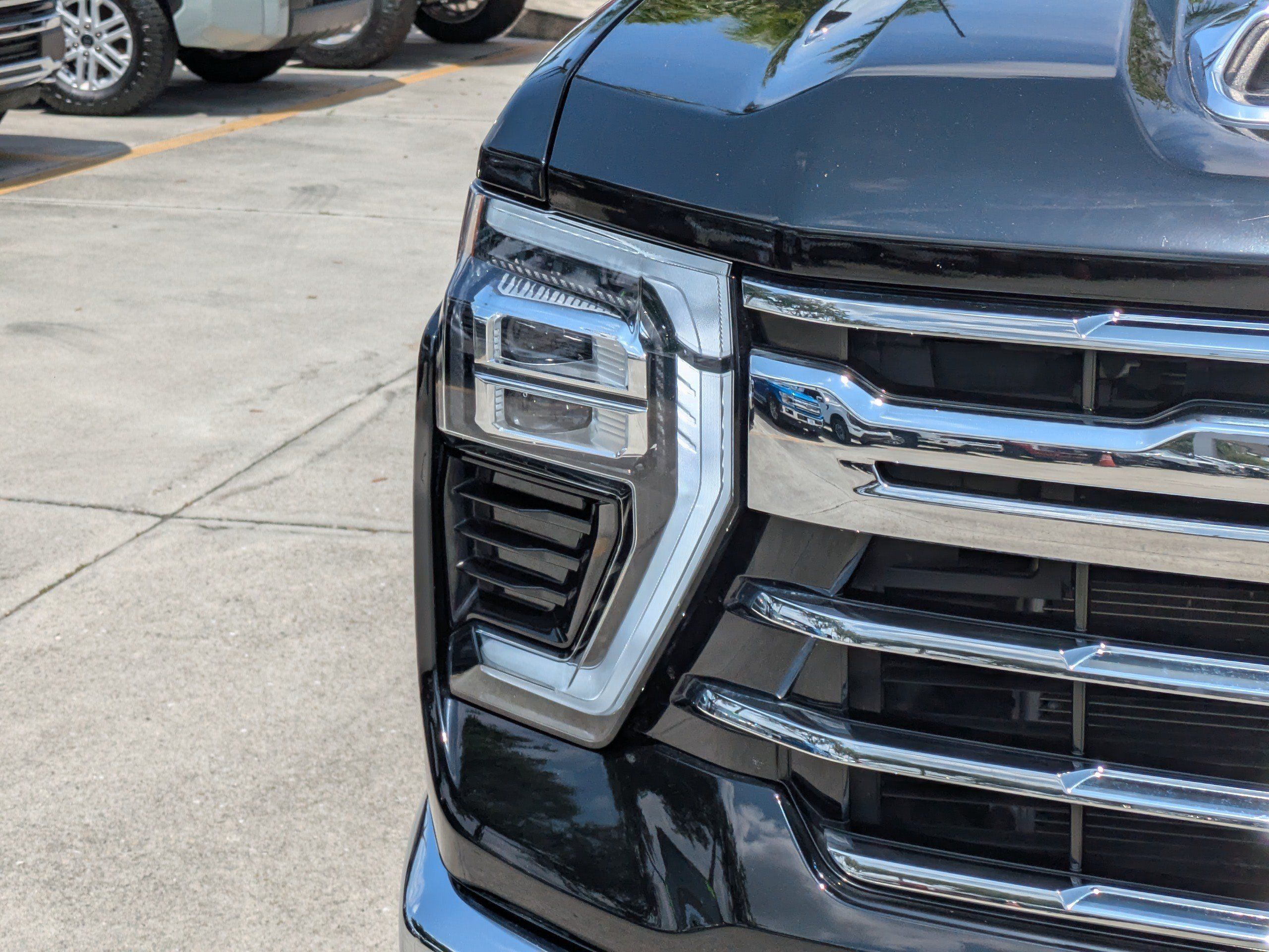 Used 2024 Chevrolet Silverado 2500 LTZ w/ LTZ Premium Package AWD/4WD image 9
