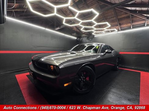 Used 2013 Dodge Challenger SXT RWD image 2