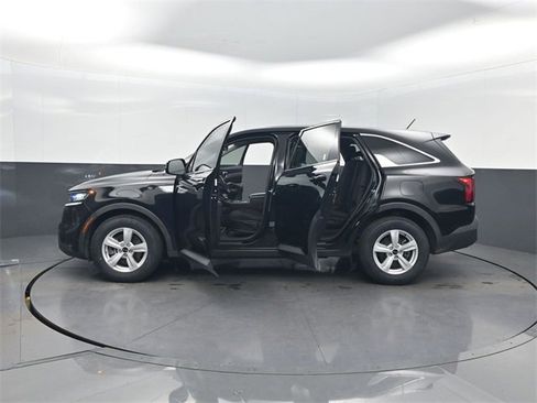 Used 2021 Kia Sorento LX image 40