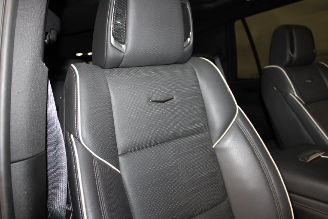 Used 2024 Cadillac Escalade Premium Luxury w/ Performance Package AWD/4WD image 31