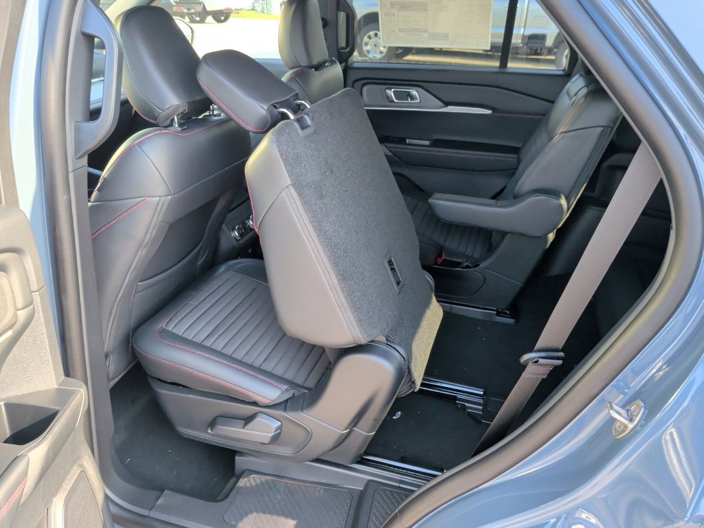 New 2026 Ford Explorer ST-Line w/ ST-Line Street Pack RWD image 36