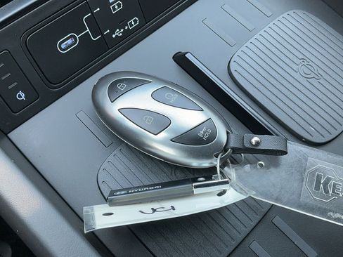 Used 2024 Hyundai Santa Fe Calligraphy FWD image 24