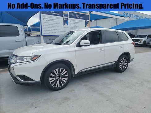 Used 2020 Mitsubishi Outlander SE image 1