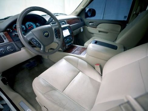 Used 2013 Chevrolet Suburban LTZ image 6