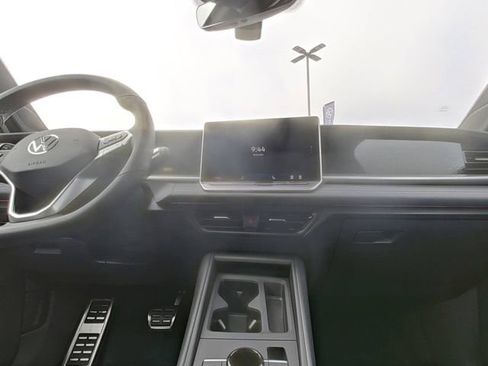 New 2026 Volkswagen Tiguan SE R-Line FWD image 25