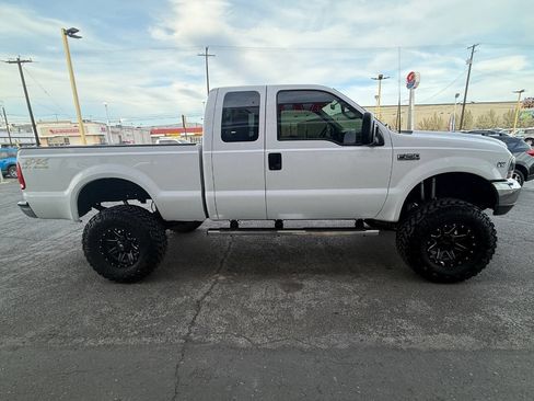 Used 2000 Ford F250 Lariat image 4