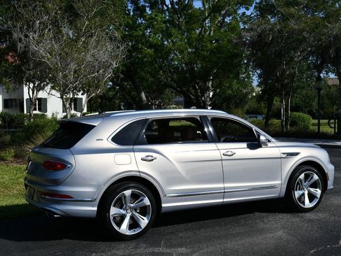 Used 2023 Bentley Bentayga Extended Wheelbase AWD/4WD image 6