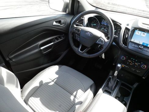 Used 2018 Ford Escape SE w/ SE Sport Appearance Package image 9