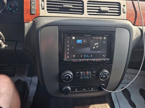 Used 2014 GMC Yukon SLE image 24