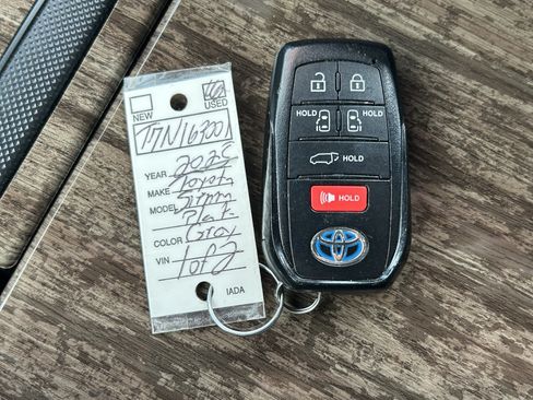 Certified 2025 Toyota Sienna Platinum AWD/4WD image 40