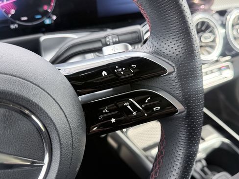 Used 2024 Mercedes-Benz GLB 250 image 61